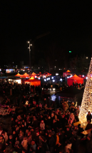 Publikum Adventsmarkt auf dem Rathausplatz Publikum Adventsmarkt auf dem Rathausplatz