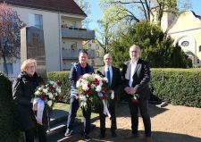 Gedenken am sowjetischen Ehrenmal