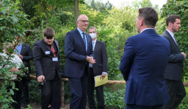 Bürgermeister Steffen Apelt begrüßt Brandenburgs Ministerpräsidenten Dr. Dietmar Woidke.