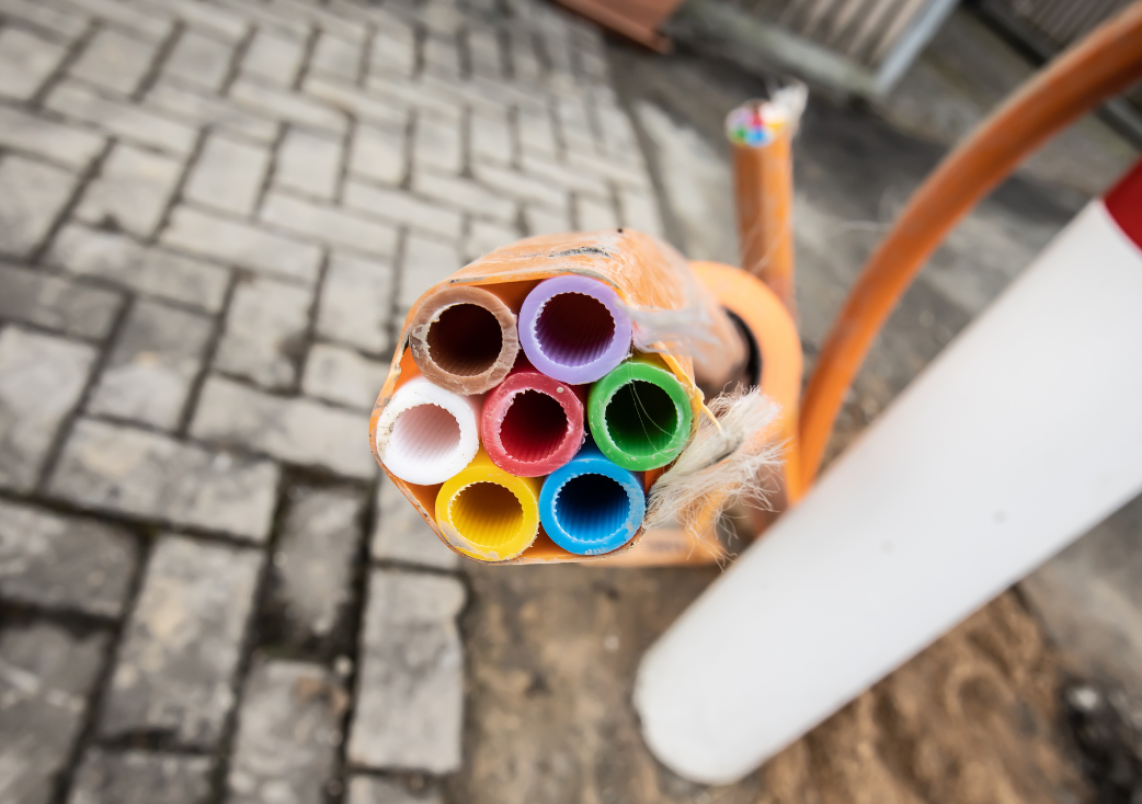 Symbolbild Glasfaser (canva.com)