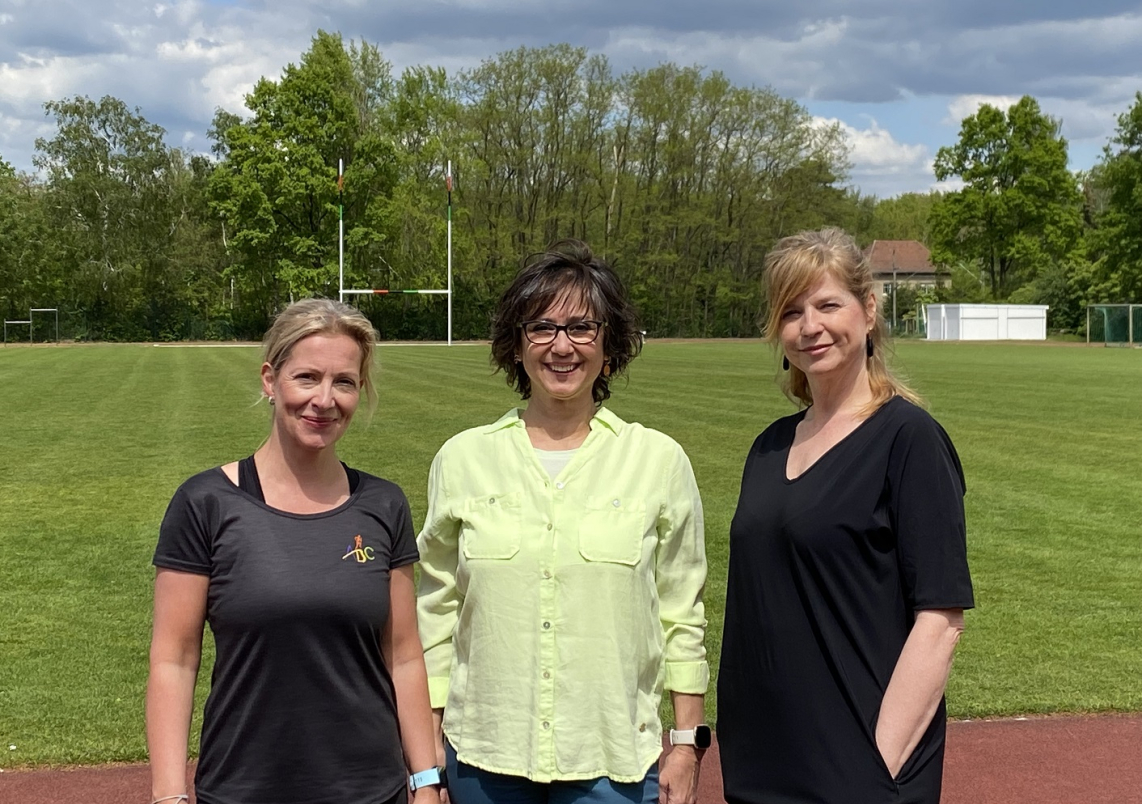 Seit fünf Jahren bietet die Stadt zusammen mit den Trainerinnen Christina Beilfuß, Hajnalka Rácz und Jana Krüger (v.l.) das Sportangebot „Mach-Mit-Fit“ an. 