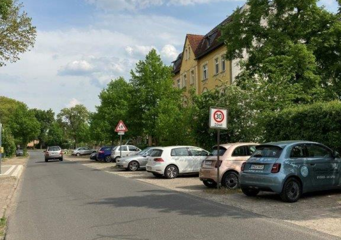 Lindenstraße Borgsdorf: Parkplätze werden ausgebaut.