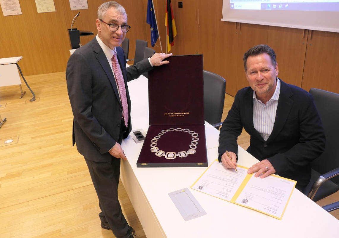 Bürgermeister Steffen Apelt (r.) und Stadtverordneten-Vorsitzender Dr. Raimund Weiland.