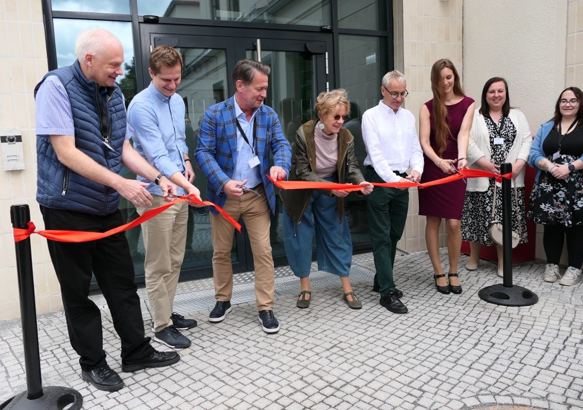 Banddurchschnitt zur feierlichen Eröffnung des Kulturbahnhofs.