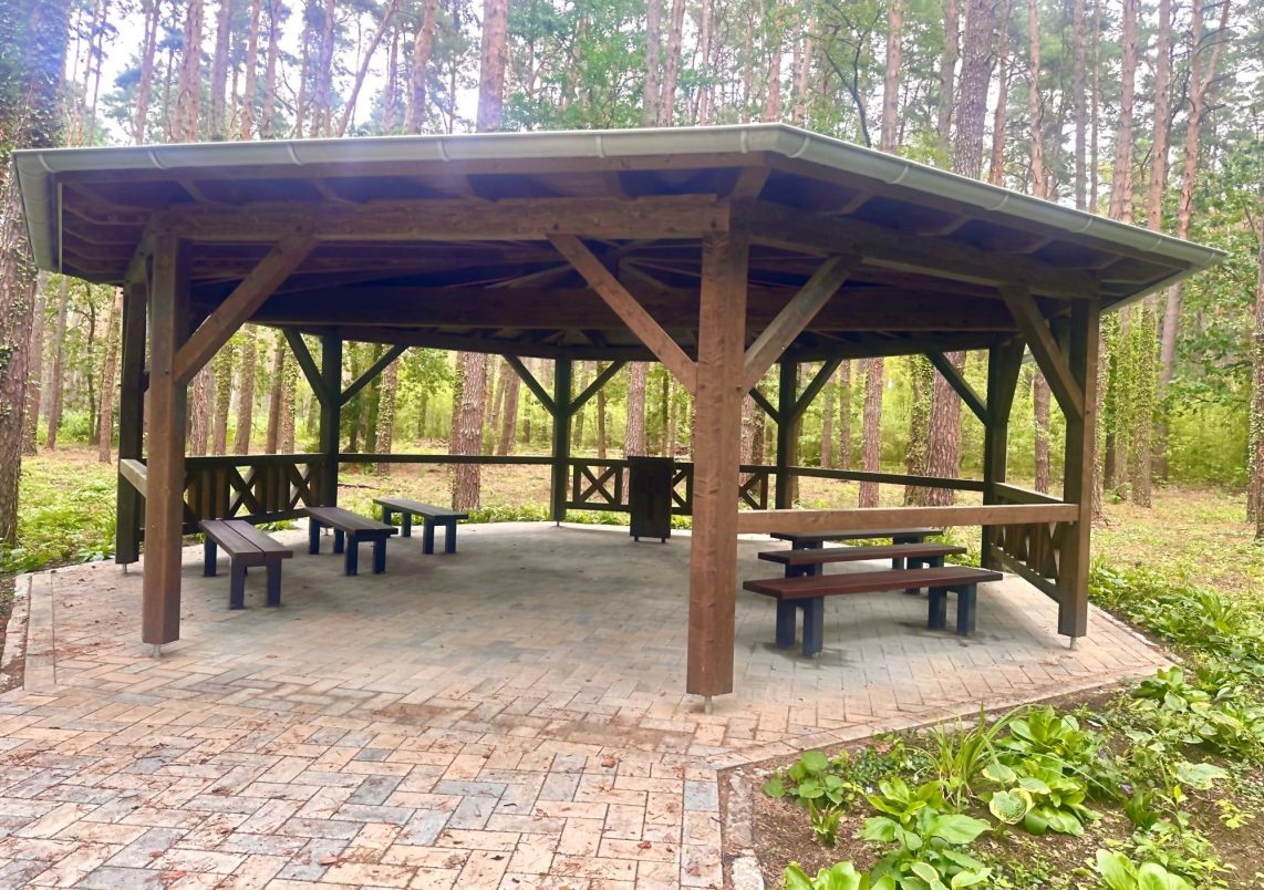 Ein neuer Trauerpavillon erweitert den Waldfriedhof Borgsdorf.