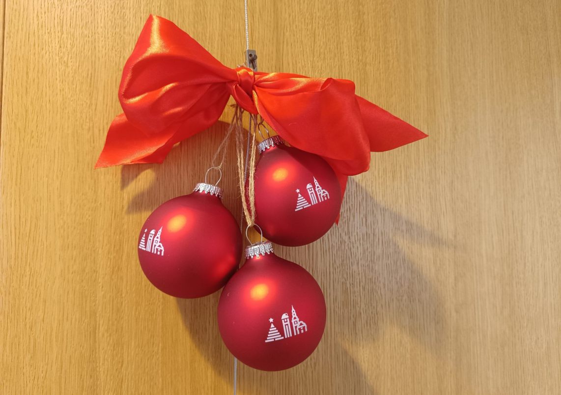 Die Hohen-Neuendorf-Weihnachtsbaumkugel 2025. Die Hohen-Neuendorf-Weihnachtsbaumkugel 2025.