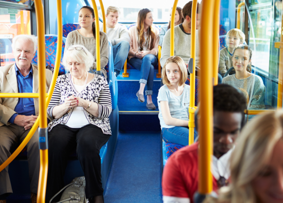 Fahrgäste im Bus ©canva.com Fahrgäste im Bus ©canva.com