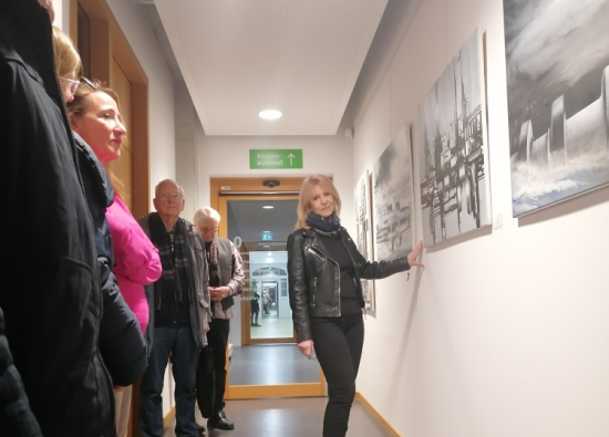 Werke der Künstlerin Brigitte Körber sind noch bis zum 21. Februar im Rathaus zu sehen.