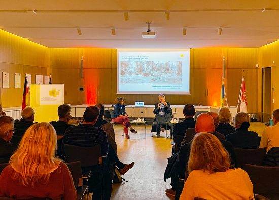 Podiumsdiskussion anlässlich des 65. Jahrestages des Mauerbaus. Podiumsdiskussion anlässlich des 65. Jahrestages des Mauerbaus.
