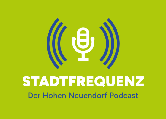 Der neue Podcast der Stadt Hohen Neuendorf heißt "Stadtfrequenz". Das Logo des Hohen Neuendorfer Podcast zeigt ein Mikro mit Frequenzwellen. Darunter steht Stadtfrequenz - Der Hohen Neuendorf Podcast.