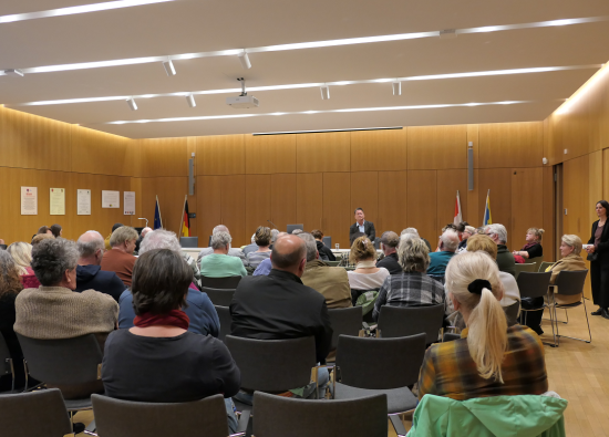 Gäste beim Stadtgespräch am 15. April 2026.