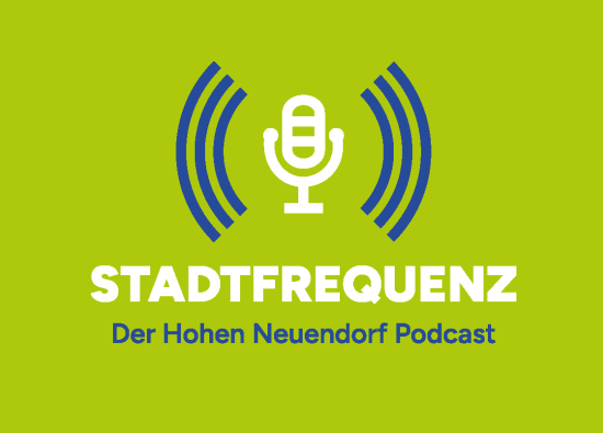 Das Logo des Hohen Neuendorfer Podcast zeigt ein Mikro mit Frequenzwellen. Darunter steht Stadtfrequenz - Der Hohen Neuendorf Podcast.