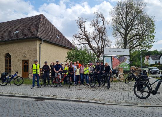 Rund 20 Radelnde nahmen an der Fahrradtour teil. Rund 20 Radelnde nahmen an der Fahrradtour teil.