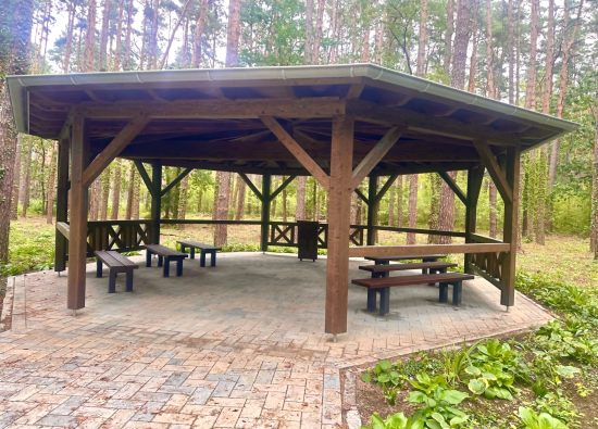 Ein neuer Trauerpavillon erweitert den Waldfriedhof Borgsdorf. Ein neuer Trauerpavillon erweitert den Waldfriedhof Borgsdorf.