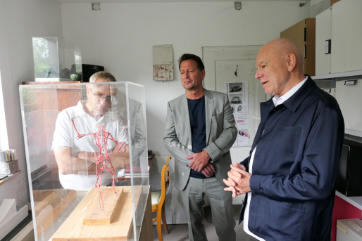 Manfred Zoller gibt einen Einblick in seine anatomische Kunst. Manfred Zoller gibt einen Einblick in seine anatomische Kunst.